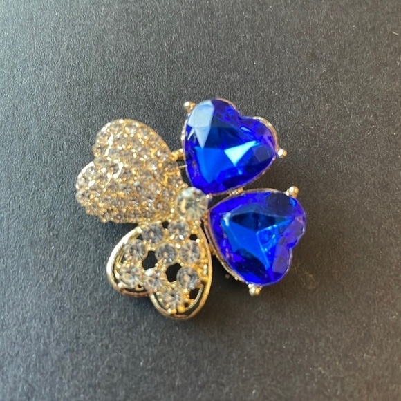 SAKS FIFTH AVENUE blue clover 🍀 - Picture 2 of 2